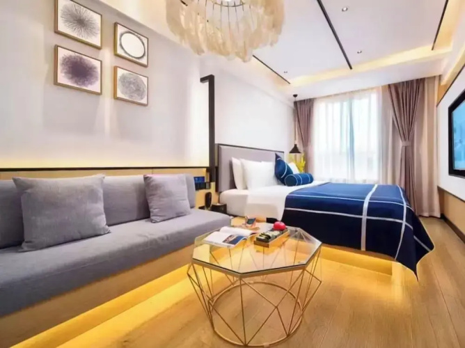 Z Holiday Hotel