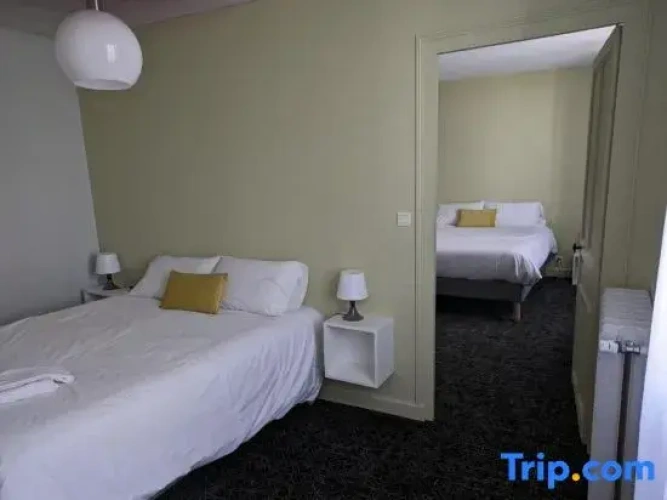 Quadruple Family Suite