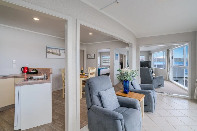 2 Bedrooms Penthouse Suite with sea view