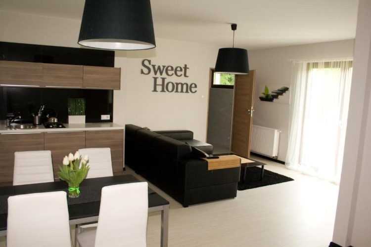 4 Bedrooms Cottage