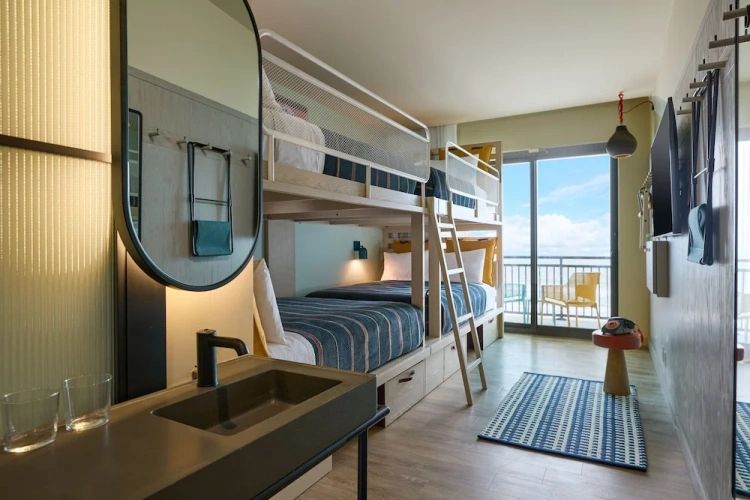 Standard room with balcony and oceanfront