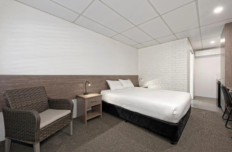 Chalet Motor Inn