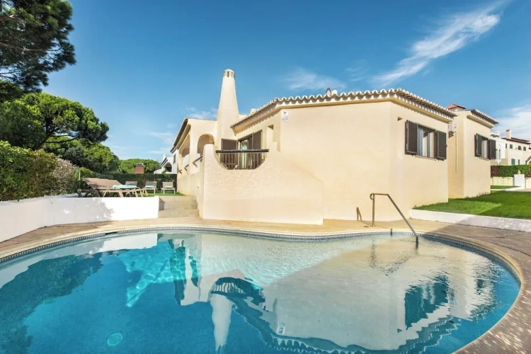 3 Bedrooms Villa