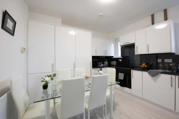 2 Bedrooms Apartment
