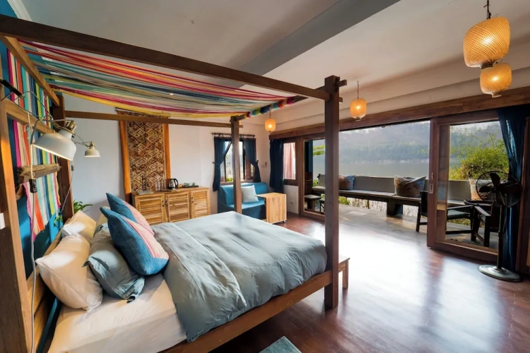 Suite with balcony and with river view