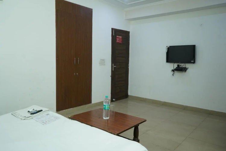 OYO 37169 Hotel Quadis