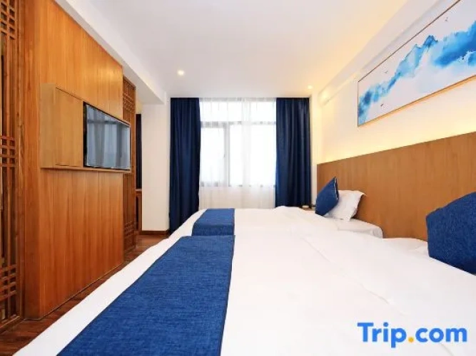 Quadruple Suite