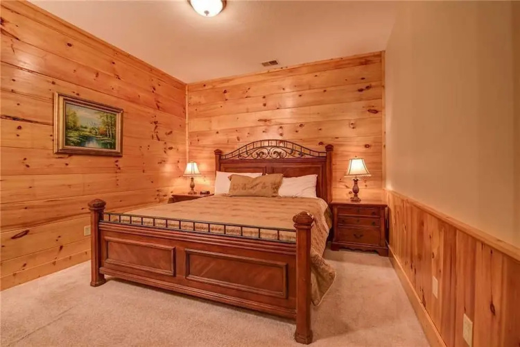 Bear Hyde 3 Bedroom Home with Hot Tub