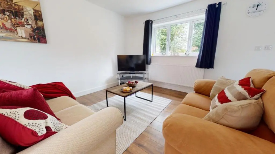 Spacious Apt with 2 Parking through security gated access By Srk Accommodation