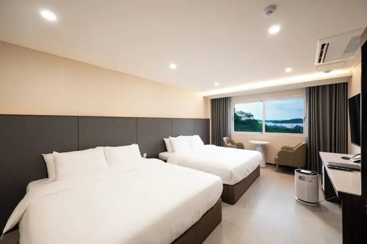 Vavant Tourist Hotel