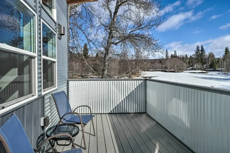 Pet-friendly Duplex w/ Northern Lights Aurora View