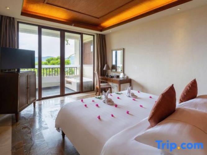 2 Bedrooms Family Suite with garden view