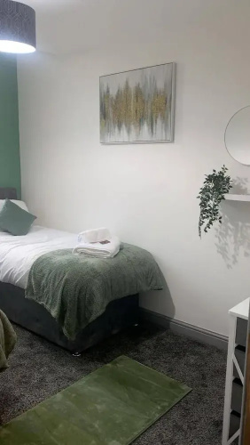 2 Bed Flat - Sleeps 5 - Parking - Wifi