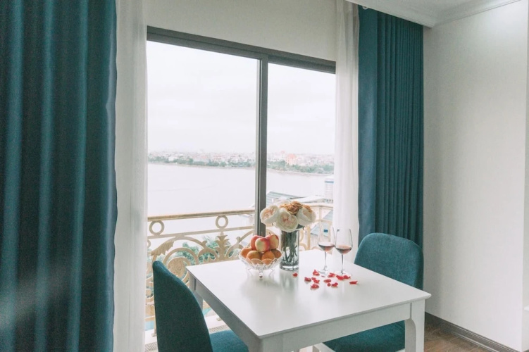 Queenie Hotel