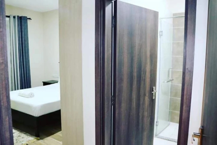 Lux Suites Silverstone Apartments