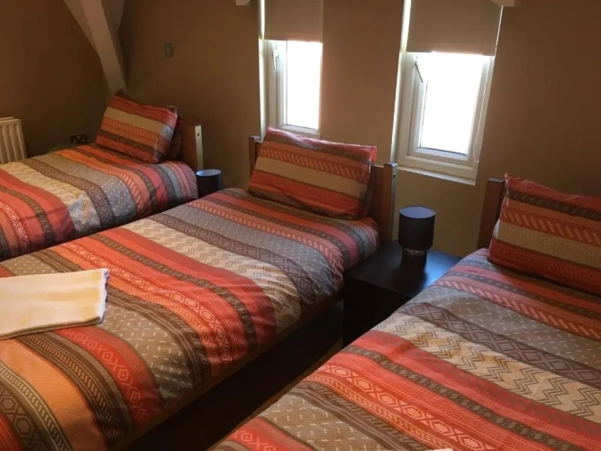 Standard Triple room