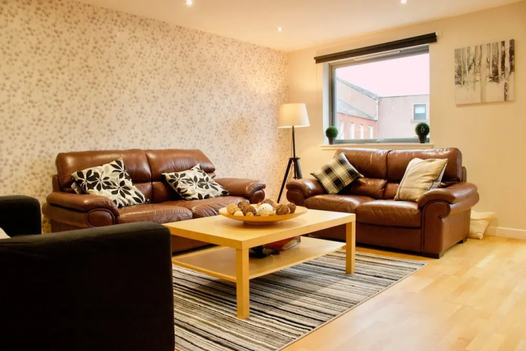 3 Bedroom Duplex Apartment In Edinburgh