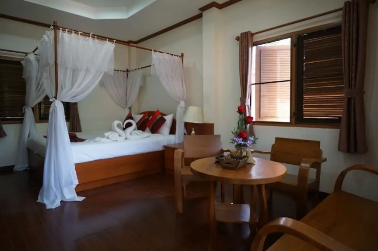 Bungalow with balcony