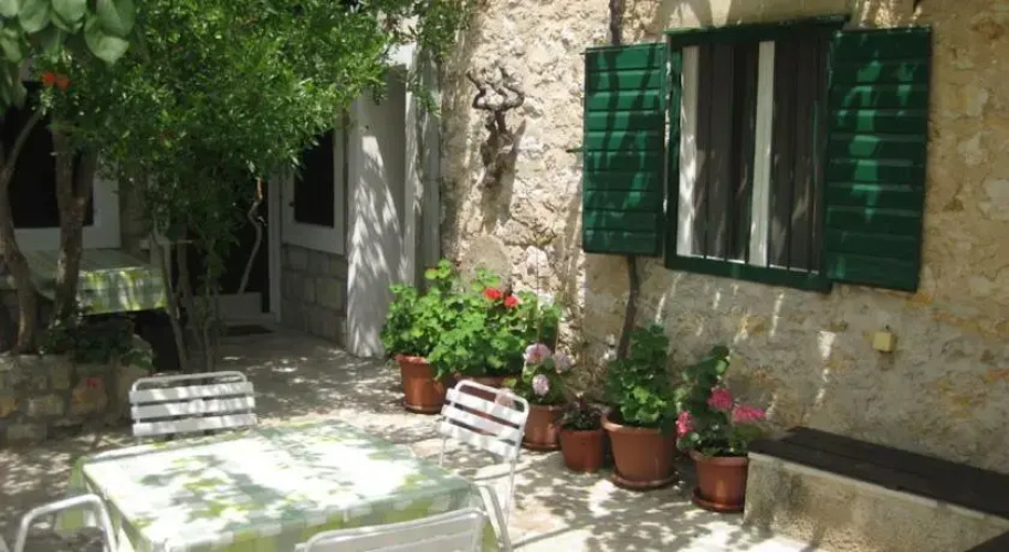 Paradise Stone Apartments