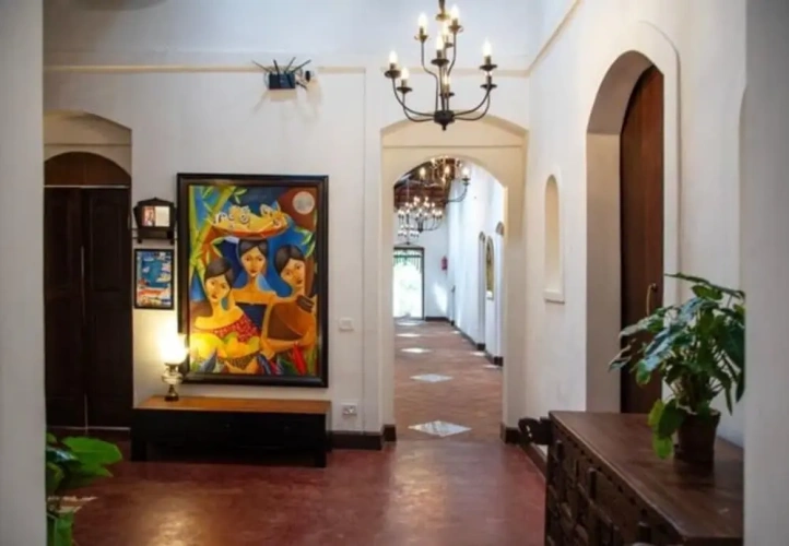 6 Bedrooms Luxury Villa