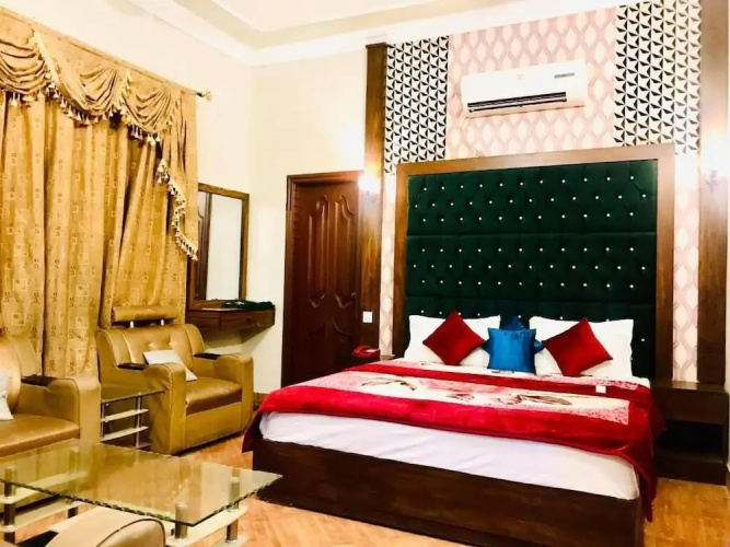 Hotel Serena Palace
