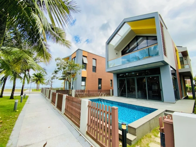 3 Bedrooms Executive Villa beachfront
