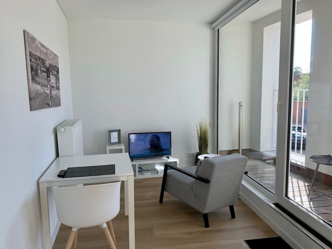 Deluxe Single Studio