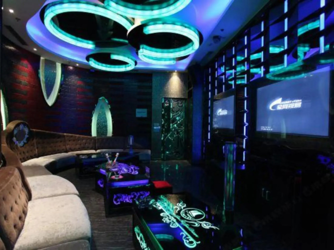 Longchang Holiday Hotel