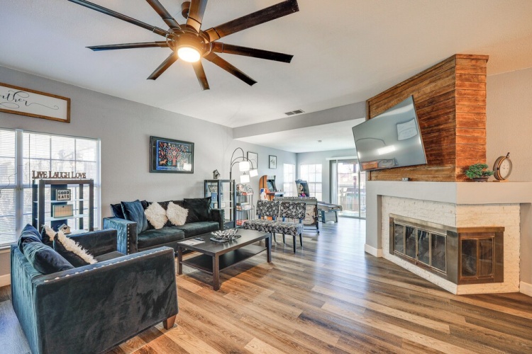 San Antonio Retreat w/ Fenced Pool, Near Seaworld