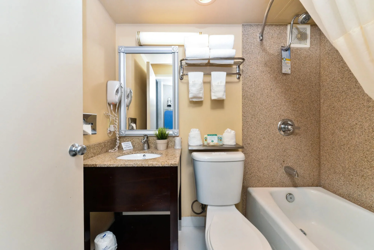Quality Inn & Suites Montebello - Los Angeles photo 11
