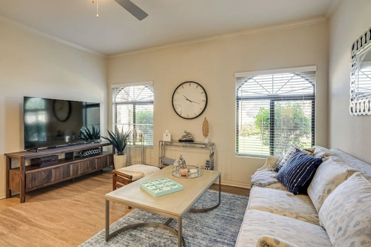 2 Bedrooms Apartment