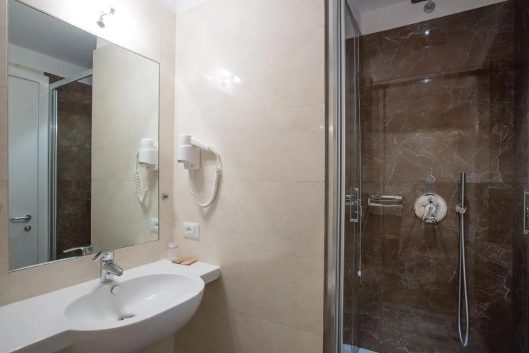 Floris Hotel photo 19