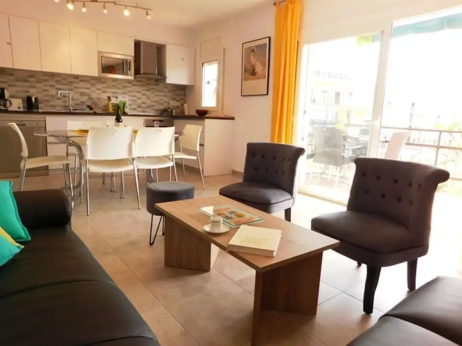 2 Bedrooms Apartment with balcony