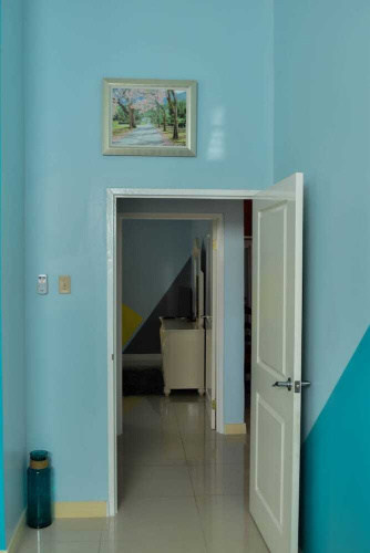 Caymanas Estate Neighbor