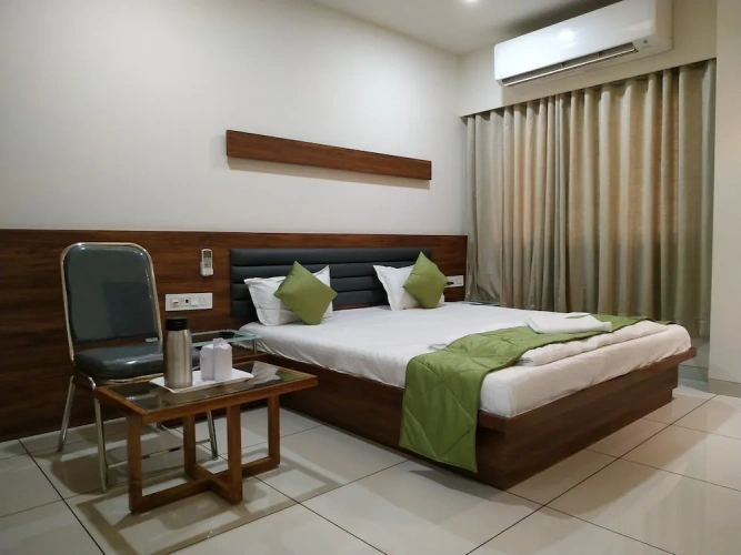 Deluxe room with balcony and with city view
