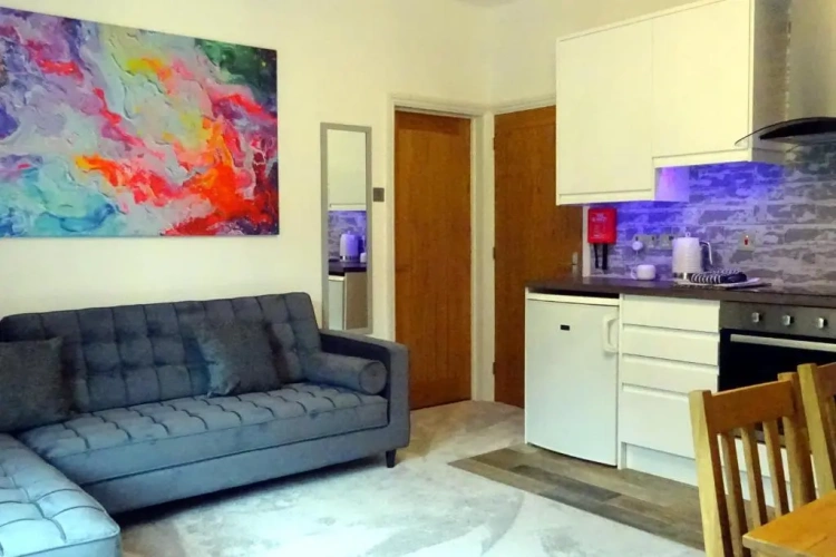2 Bedrooms Apartment