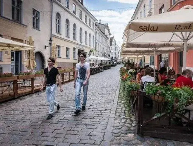 Town Hall Square Apartments - Vene