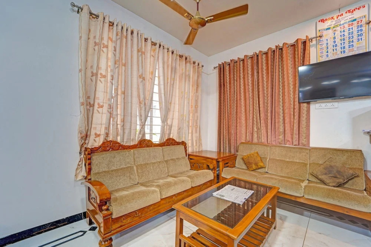 Fabhotel Raja Residency