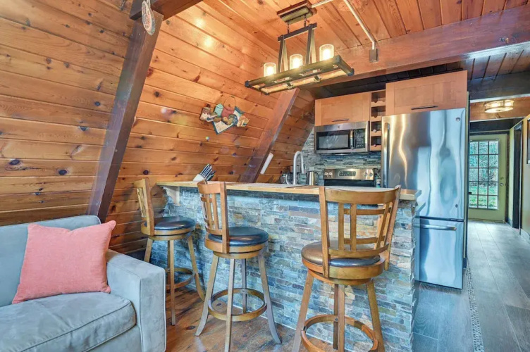 Walk to Ski Lift! Charming Hunter A-frame