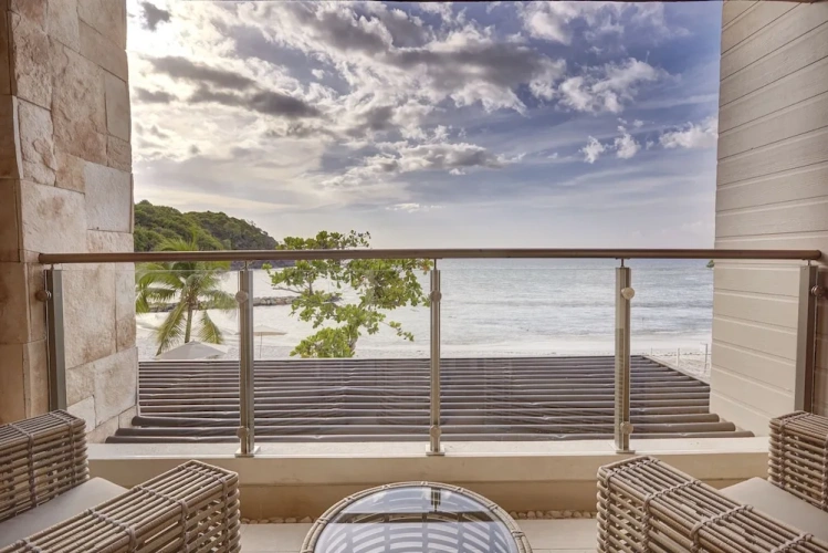2 Bedrooms Luxury Club Suite with balcony and with view