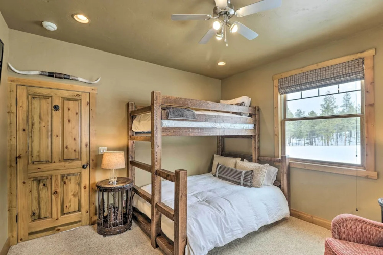 Beautiful Eureka Cabin Rental on Golf Resort!