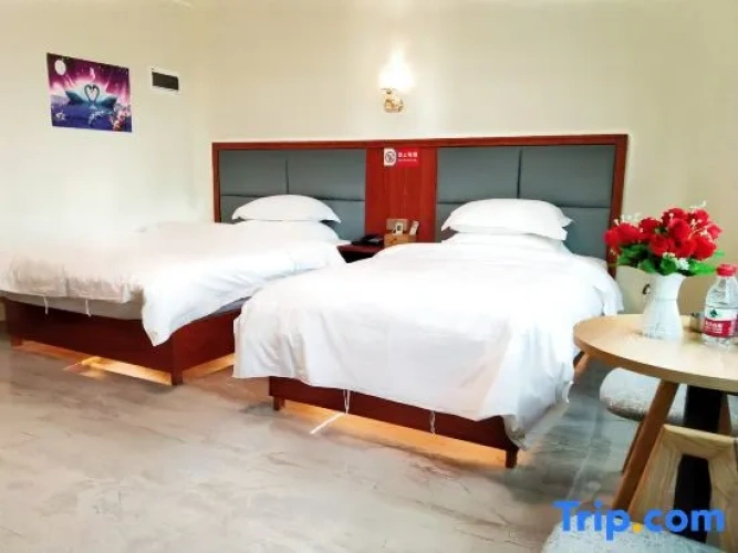 Standard Twin room with garden view