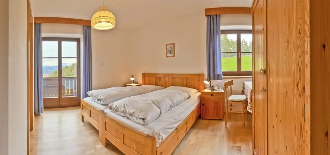 Classic Twin room with mountain view