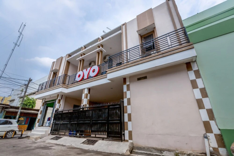 Midys by OYO Rooms