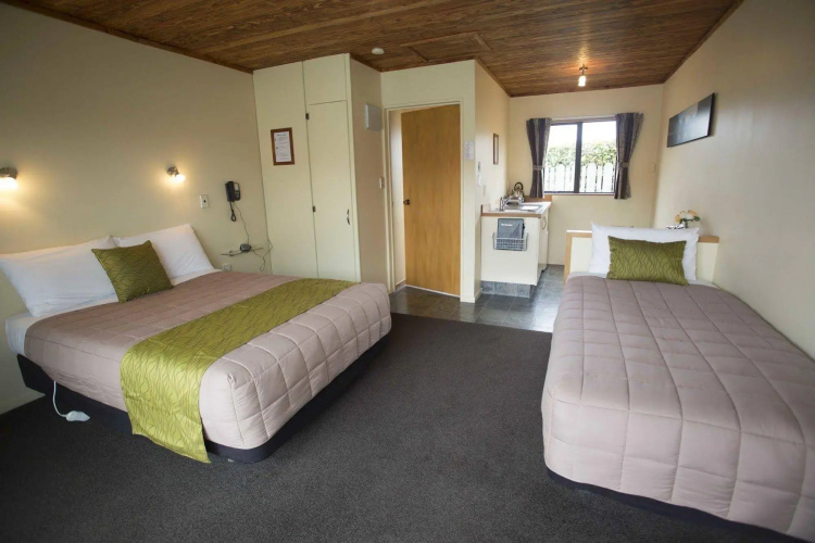 Pinewood Motels