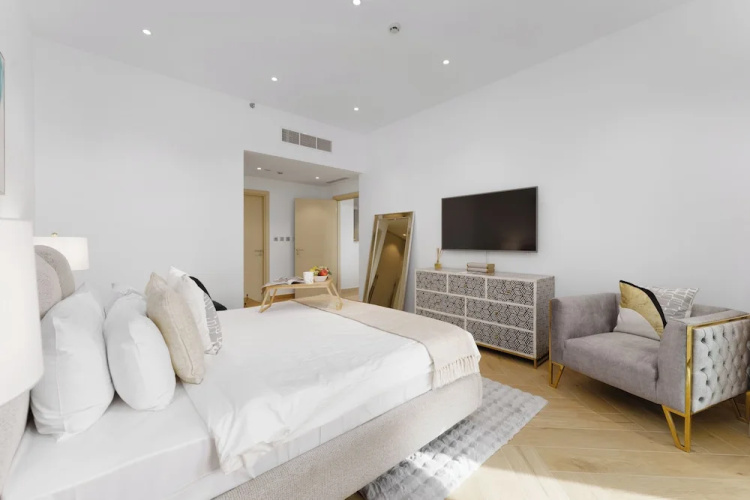 Maison Privee - High-End Palm Apt w/ Picturesque Seafront Views