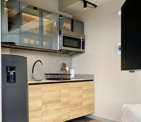 w Artistic Loft in Unique Building