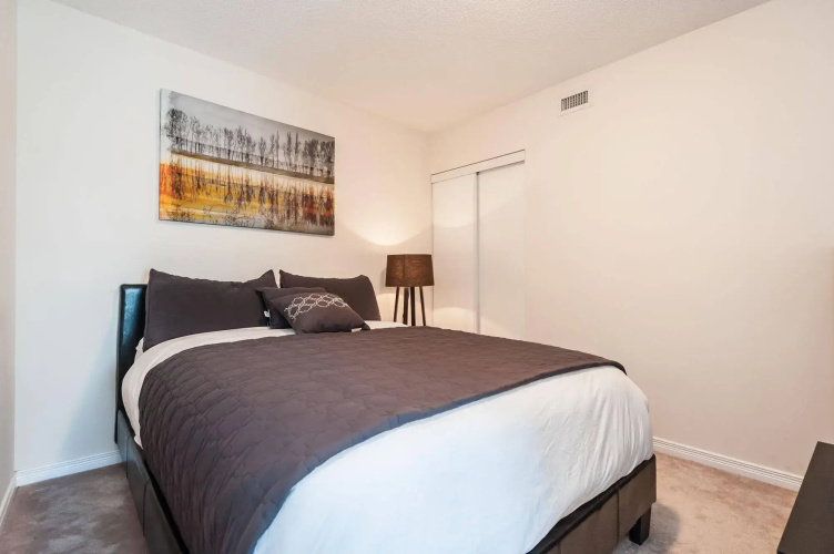 Life Suites - Front and Spadina