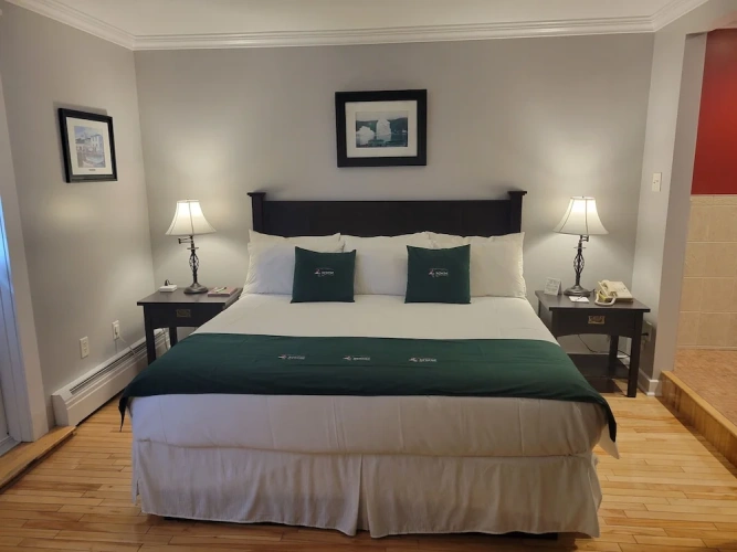 Honeymoon Suite