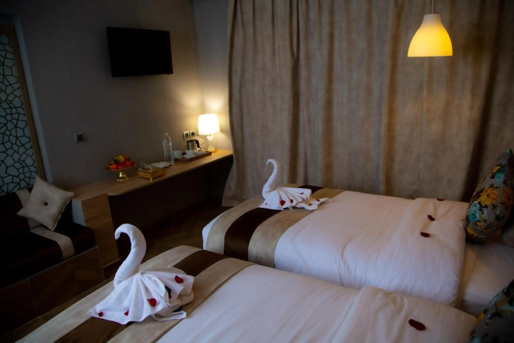 Hotel Karam Palace